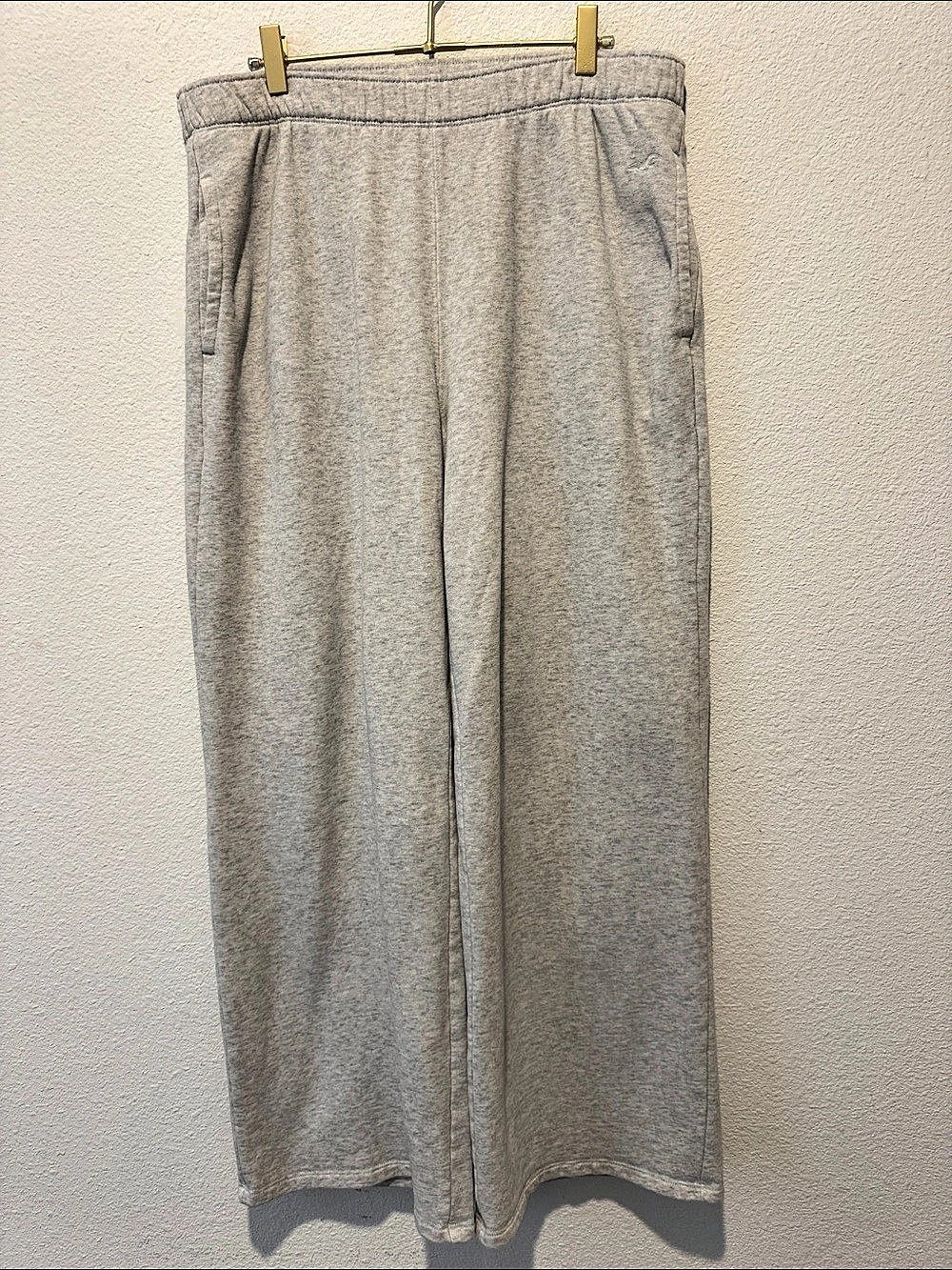 Hollister Ultra High-Rise Jogger Pants in Gray Size Large
